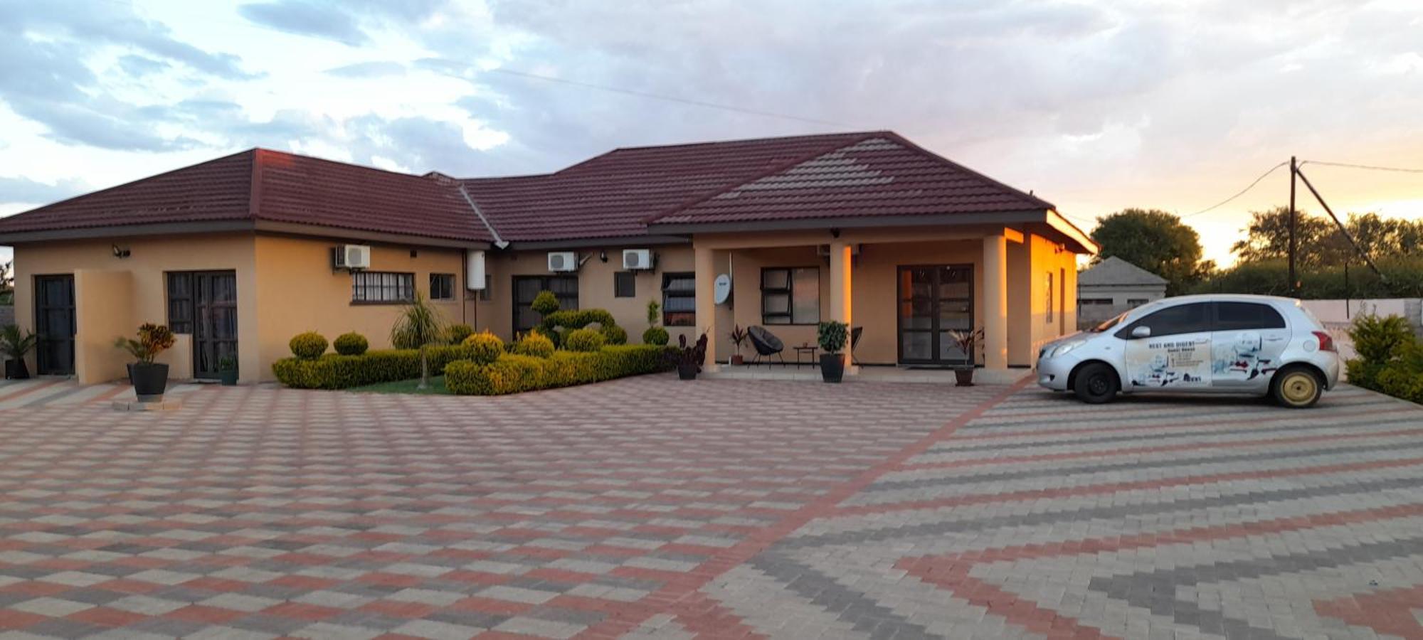 Bed and Breakfast Rest & Digest Serowe Exterior foto
