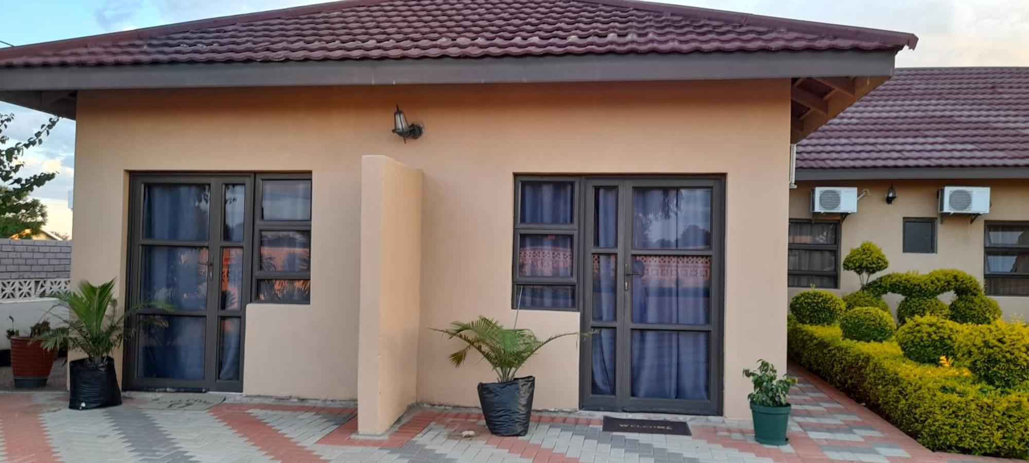 Bed and Breakfast Rest & Digest Serowe Exterior foto
